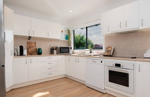 Maloneys Beach Casa | Maloneys Beach Views 3 Bed Home