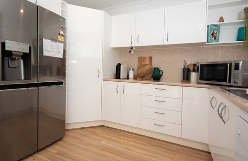 Maloneys Beach Casa | Maloneys Beach Views 3 Bed Home