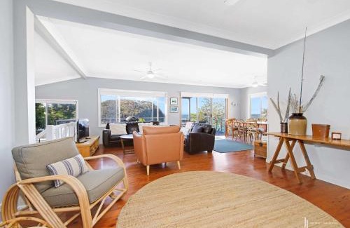 Malua Bay Casa | Malua Bay Waterfront Pet Friendly Cottage with WiFi