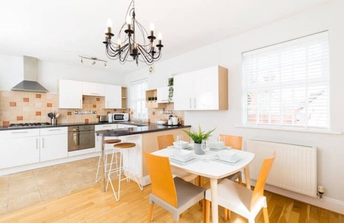 Little Malvern Apartamento | Malvern Wells Apartment with Lovely Balcony Views