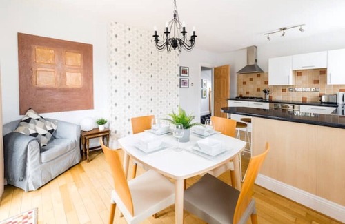 Little Malvern Apartamento | Malvern Wells Apartment with Lovely Balcony Views