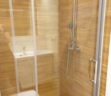 Sroda Wielkopolska Apartamento | Maly apartament w zieleni blisko jeziora