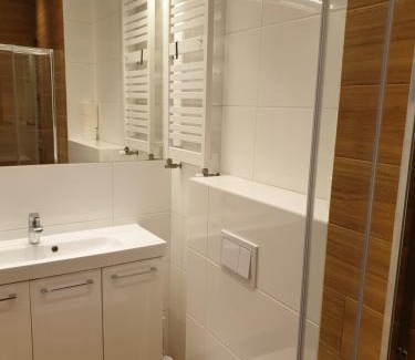 Sroda Wielkopolska Apartamento | Maly apartament w zieleni blisko jeziora