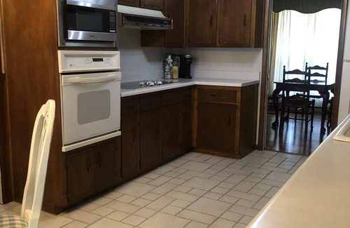 Florida Panhandle Casa | Mama's House has a Garage & Sparkling Clean. 4 bedrooms 3 baths. sleeps 8