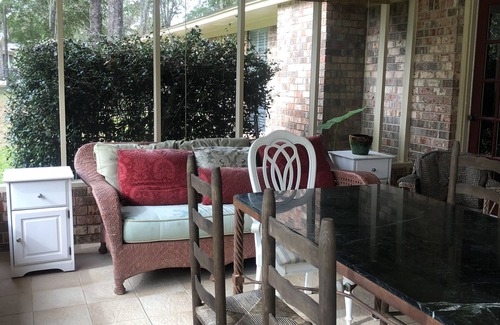 Florida Panhandle Casa | Mama's House has a Garage & Sparkling Clean. 4 bedrooms 3 baths. sleeps 8