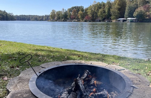 Tamassee Cabina | MaMa’s Cabin on Lake Cherokee in Tamassee, SC