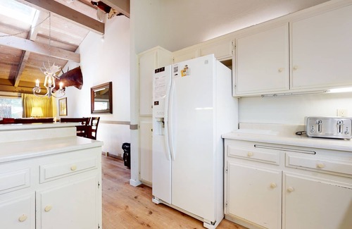 Mammoth Lakes Condominio | Mammoth Estates Condo - Near Village at Mammoth & Pet Friendly by RedAwning