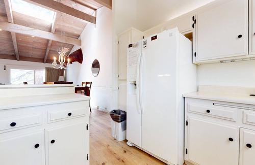 Mammoth Lakes Condominio | Mammoth Estates Condo - Near Village at Mammoth & Pet Friendly by RedAwning