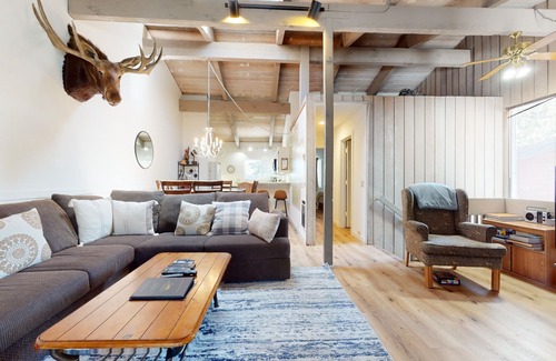 Mammoth Lakes Condominio | Mammoth Estates Condo - Near Village at Mammoth & Pet Friendly by RedAwning