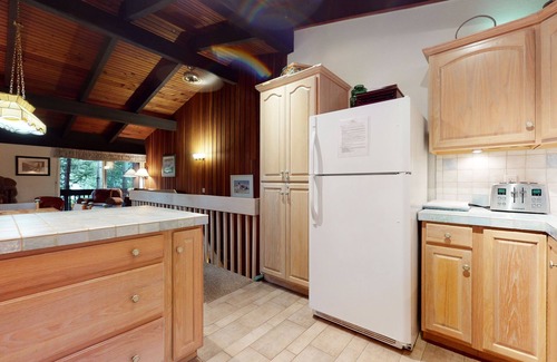 Mammoth Lakes Condominio | Mammoth West 101 Updated Condo, Just A Short Walk to Canyon Lodge by RedAwning