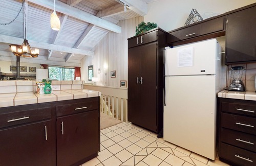 Mammoth Lakes Condominio | Mammoth West 106 Spacious Condo Just A Short Walk to Canyon Lodge by RedAwning