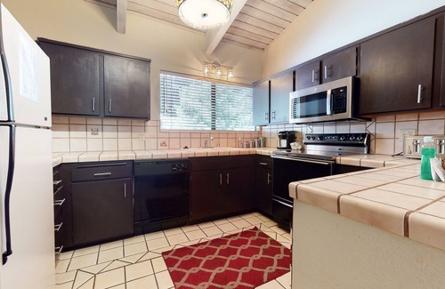 Mammoth Lakes Condominio | Mammoth West 106 Spacious Condo Just A Short Walk to Canyon Lodge by RedAwning