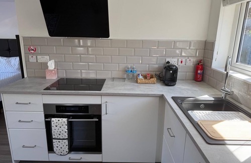 Broadheath Apartamento | Man Studio - StereoShower, FreeParking, 5min-Metro