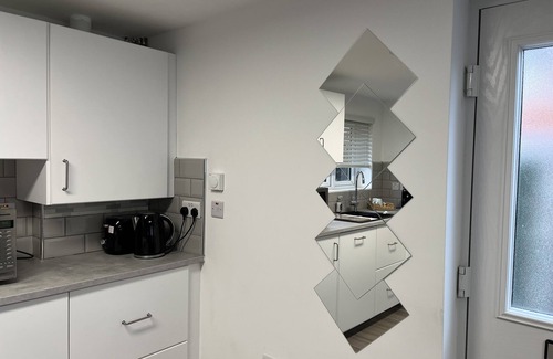 Broadheath Apartamento | Man Studio - StereoShower, FreeParking, 5min-Metro