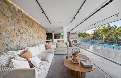 Kingscliff Casa | Mana Beach House | Award-winning, Heated Pool, Gym
