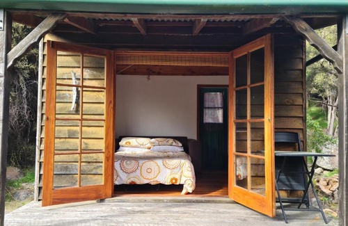 Christchurch District Otro | Manaaki Mai, Rustic Retreat Bush Cabin