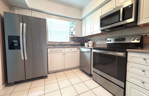 Englewood Casa | Manasota Beach House, heated private Pool/Spa, Pet friendly, 1 Miles to Beach