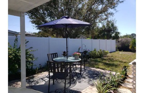 Englewood South Cabaña | Manatee Grove 2 bedroom cottage on the water