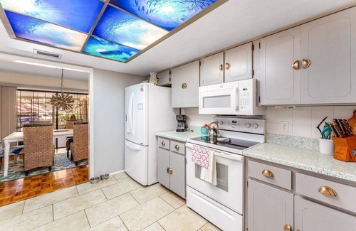 Ormond Beach Cabaña | Manatee & kayak friendly waterfront cottage