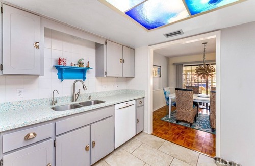 Ormond Beach Cabaña | Manatee & kayak friendly waterfront cottage