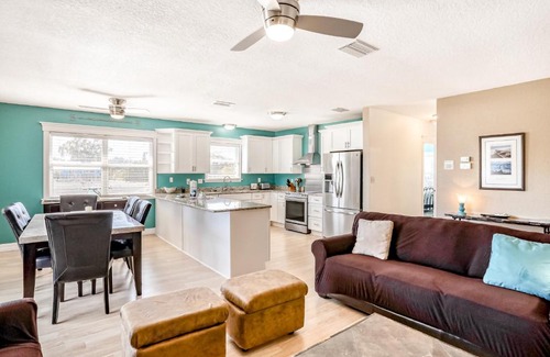 Sunny Shores Casa | Manatee Manor