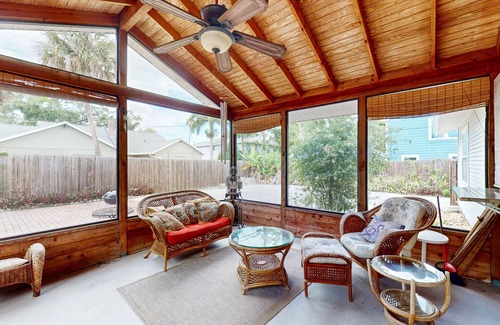 River District Casa | Manatee River Views River District Home with Lanai | Near Beach & Downtown