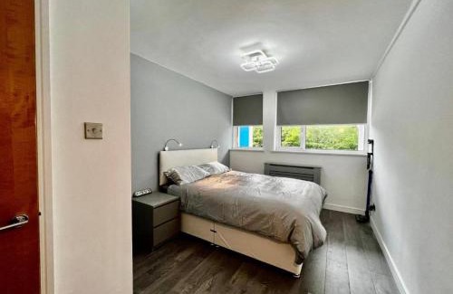 Baguley Apartamento | Manchester - 1 Bedroom - Sleeps 3 - Free Parking