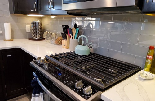 East Congress Casa | ⭐️⭐️ MANCHESTER HOUSE - SPA for 7 - PRIVATE BACKYARD - JUST LIKE HOME⭐️⭐️