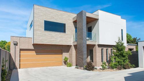 Echuca Casa | Mandel on High - Echuca Holiday Homes