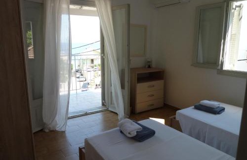 Katavolos Apartamento | Mandraki House Upper, 100m from Kaminaki Beach