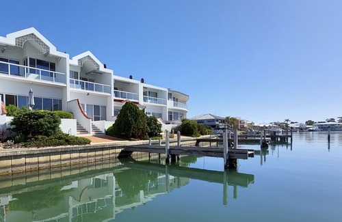 Halls Head Villa | Mandurah Canal Holiday Home con embarcadero propio! ¡Barcos! Cangrejos Delfines