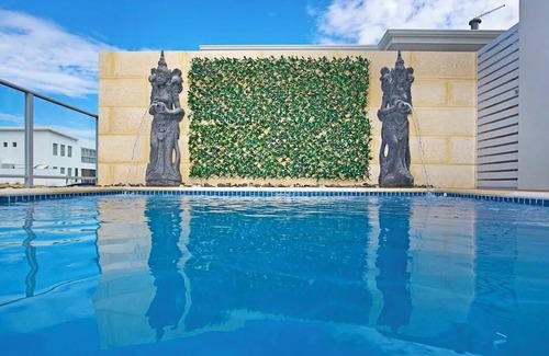Wannanup Casa | Mandurah Family Holiday Home Outdoor Pool private Canal access Kayaking