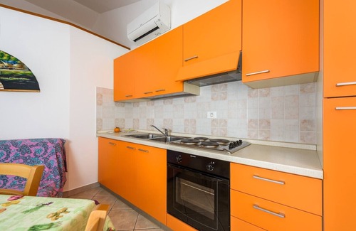Lovrecica Apartamento | MANFROI house with apartments / Arancia apartment
