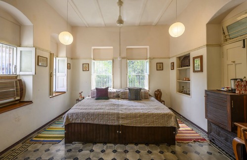 Ellis Bridge Casa | Mangalbag Gallery and Residency