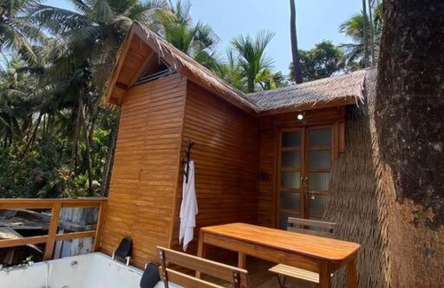 Varchi Ali Casa | Mangifera TreeHouse-Elixir beach farm-Jacuzzi-cozy