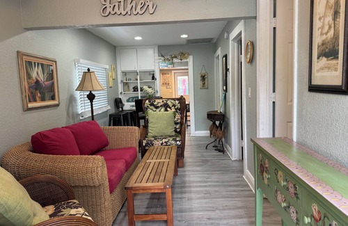 Lake Worth Casa | Mango Beach Retreat