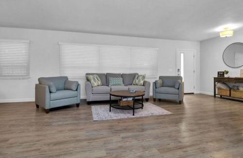 Bradenton Casa | Mango Manor by Bradenton Beach sleeps 10 w pool