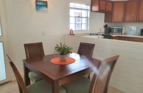 Valley Church Cabaña | Mango Tree Cottage with Chill Pool. Short Walk To The Beach
