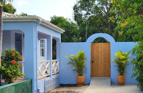 Valley Church Cabaña | Mango Tree Cottage with Chill Pool. Short Walk To The Beach