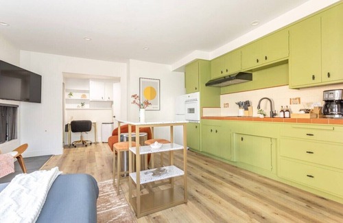 El Porto Apartamento | Manhattan Beach Steps Away: Patio & Parking