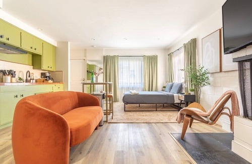El Porto Apartamento | Manhattan Beach Steps Away: Patio & Parking