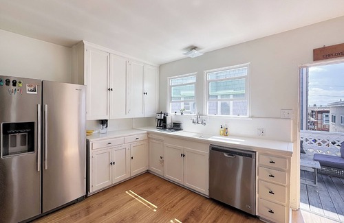 El Segundo Apartamento | MANHATTAN BEACH Peaceful 2 bedroom steps to the beach