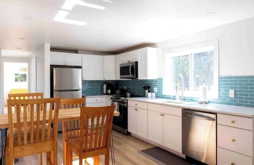 Old North End Apartamento | MANHATTAN MODERN: Large 3 bed, Fenced yard-Parking