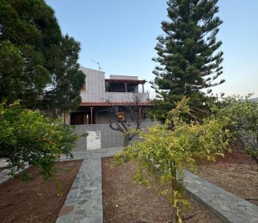 Alika Casa | Mani Spot in Almiro