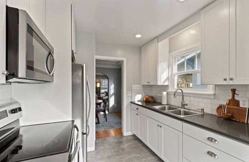 Rockwood Casa | Manito Park Cozy Getaway: Fireplace, hospitals, 5min to downtown