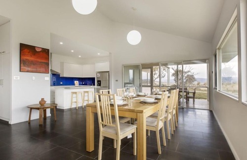 Jindabyne Casa | Manna Tree Farm - Modern 3BR House on 100 Acres l Mountain Views l WiFi l BBQ l Wood Fire