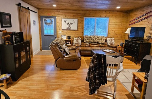 Okanagan-Similkameen Casa | Manning Park Hideaway 3 Bdrms, Hot tub + Woodstove