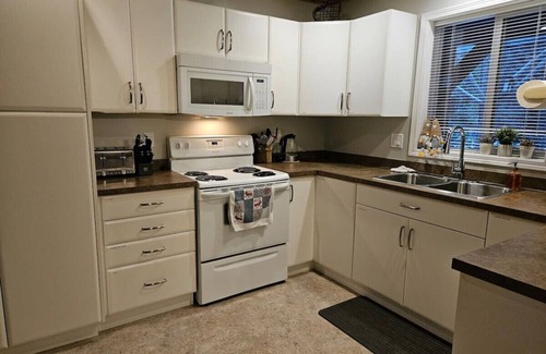 Okanagan-Similkameen Casa | Manning Park Hideaway 3 Bdrms, Hot tub + Woodstove