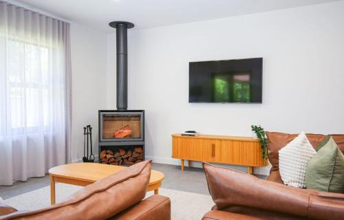 Bright Casa | Manning Retreat