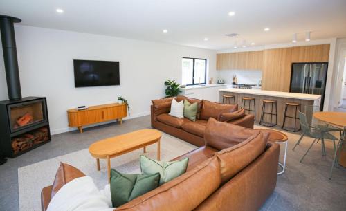 Bright Casa | Manning Retreat